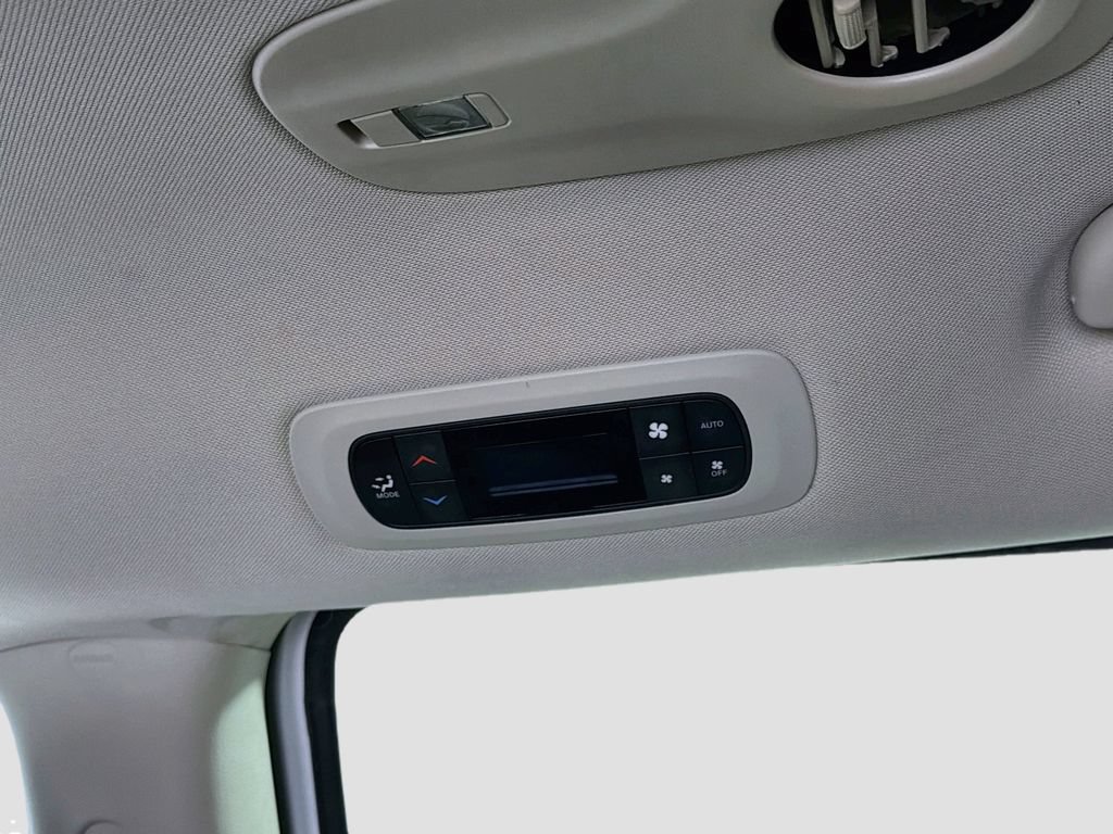Used 2024 Chrysler Pacifica Limited FWD image 26