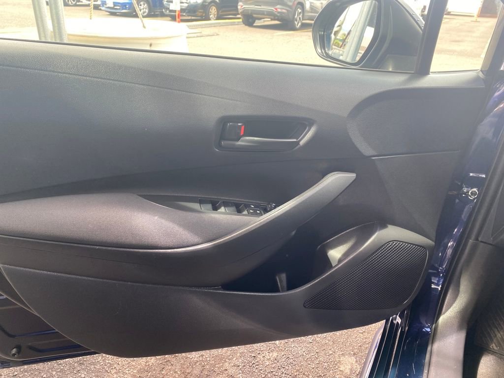 Used 2025 Toyota Corolla LE image 31