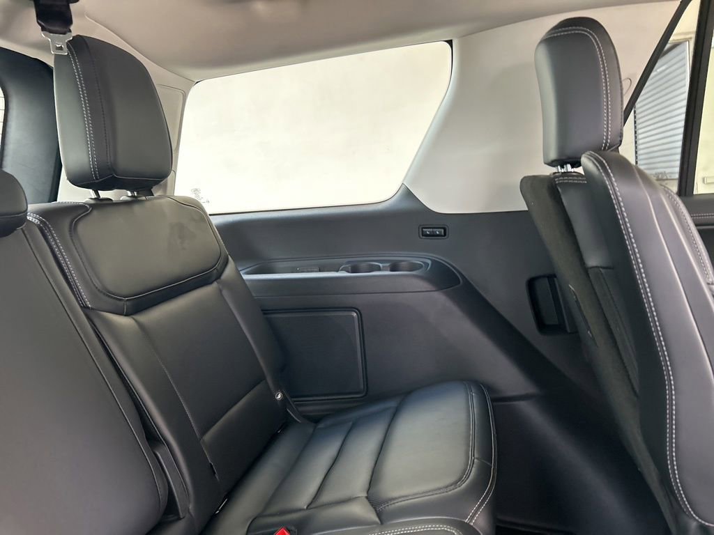 Used 2025 Ford Expedition Platinum image 40