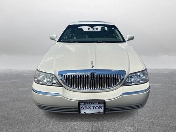 Used 2006 Lincoln Town Car Signature Limited RWD image 4