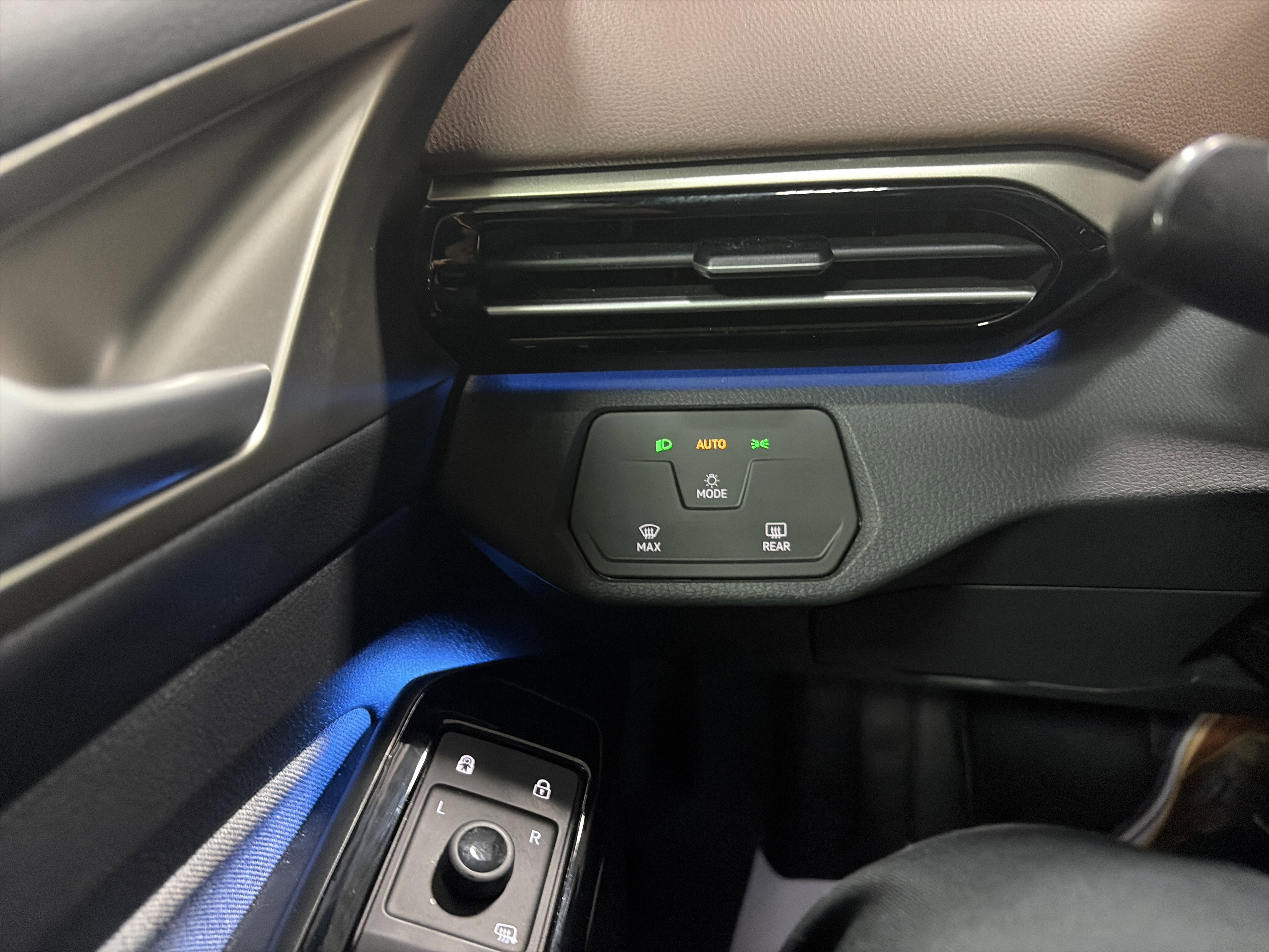 Certified 2023 Volkswagen ID.4 2WD image 18