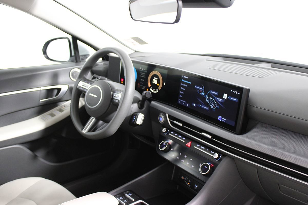 Used 2025 Hyundai Sonata SEL FWD image 17