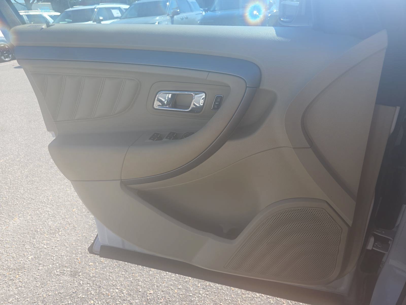 Used 2014 Ford Taurus SEL w/ Equipment Group 201A FWD image 24