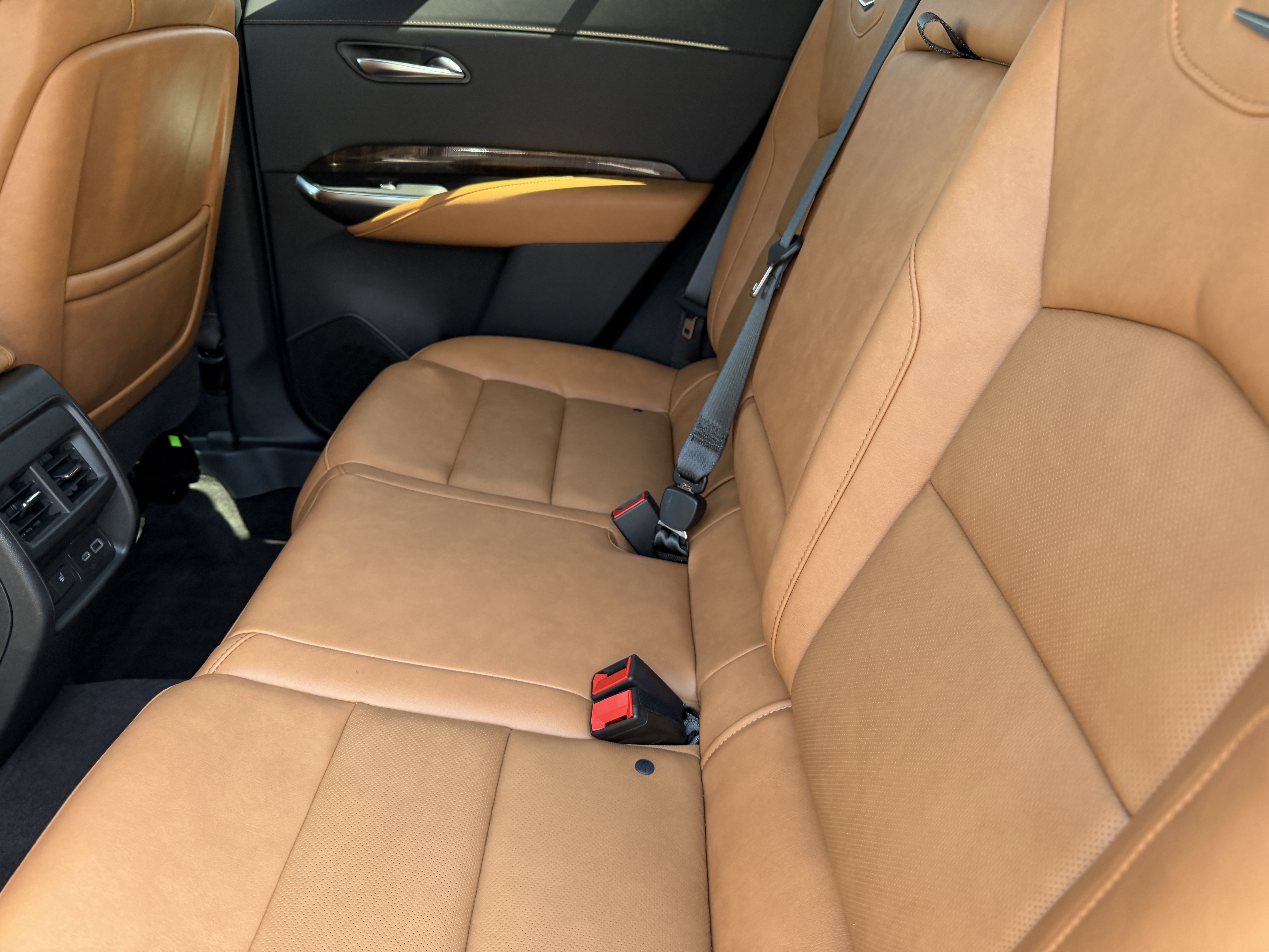 Certified 2022 Cadillac XT4 Premium Luxury w/ Technology Package FWD image 17