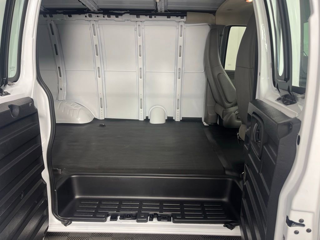 New 2026 Chevrolet Express 2500 w/ Enhanced Convenience Package RWD image 15