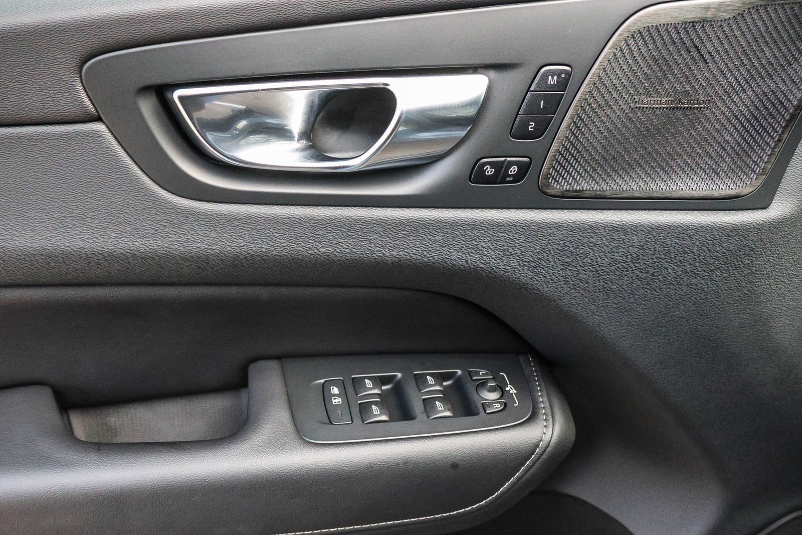 Used 2023 Volvo XC60 B5 Ultimate w/ Climate Package image 32