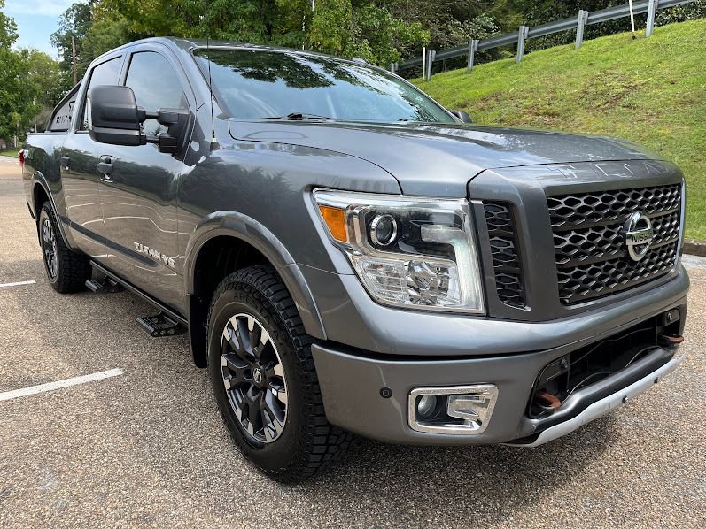 Used 2018 Nissan Titan PRO-4X w/ Pro-4x Convenience Package AWD/4WD image 33