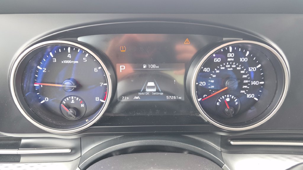 Used 2022 Kia Carnival LX FWD image 17