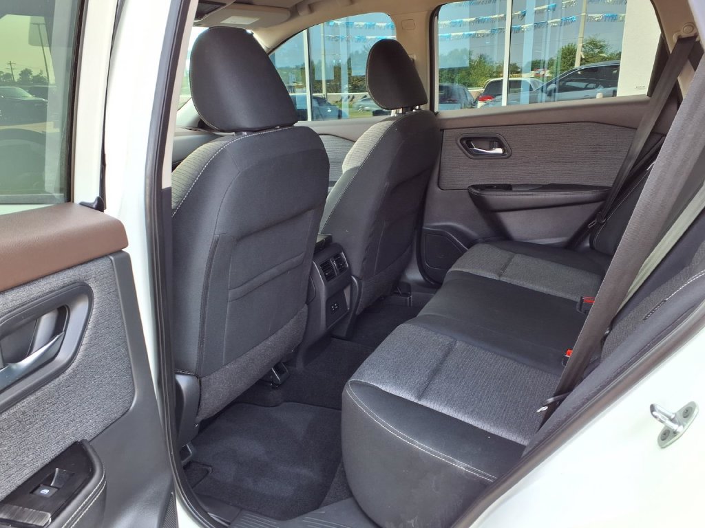 Used 2022 Nissan Rogue SV FWD image 17