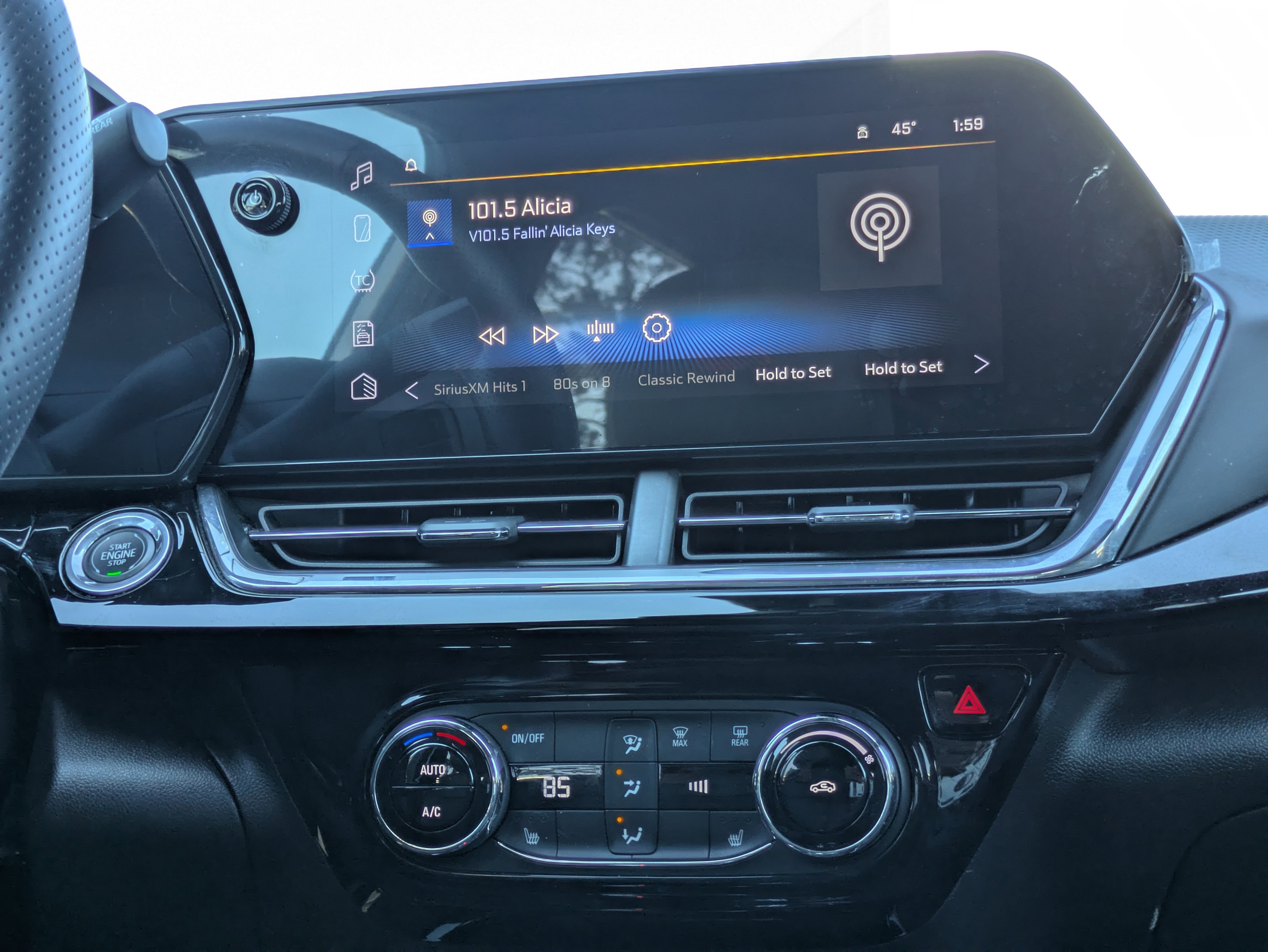 Used 2025 Chevrolet Trax RS w/ Sunroof Package image 5