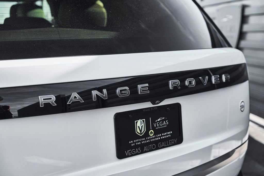 Used 2024 Land Rover Range Rover SV AWD/4WD image 11