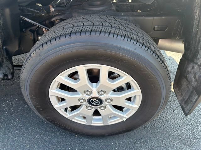 Used 2025 Toyota Tacoma SR5 AWD/4WD image 25
