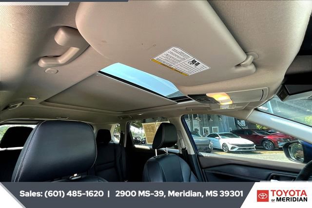 Used 2023 Nissan Rogue SL image 16