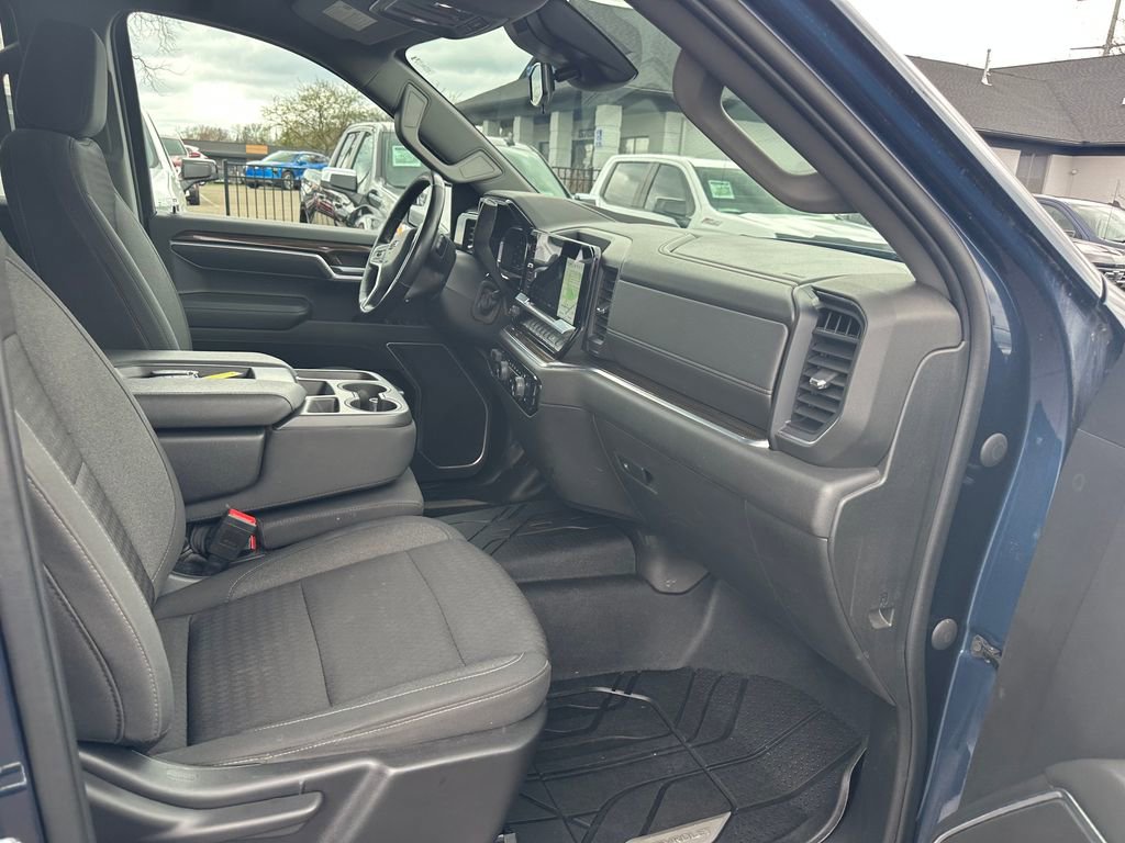 Used 2022 Chevrolet Silverado 1500 RST AWD/4WD image 31