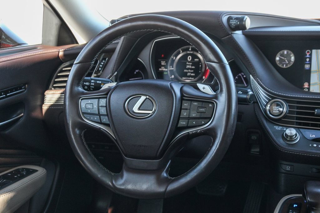 Used 2020 Lexus LS 500 w/ Accessory Package (Z1) RWD image 15