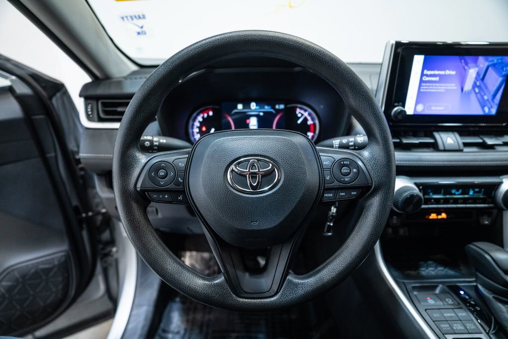 Used 2024 Toyota RAV4 LE image 17