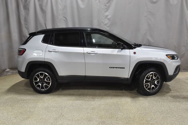 Certified 2025 Jeep Compass Trailhawk image 3