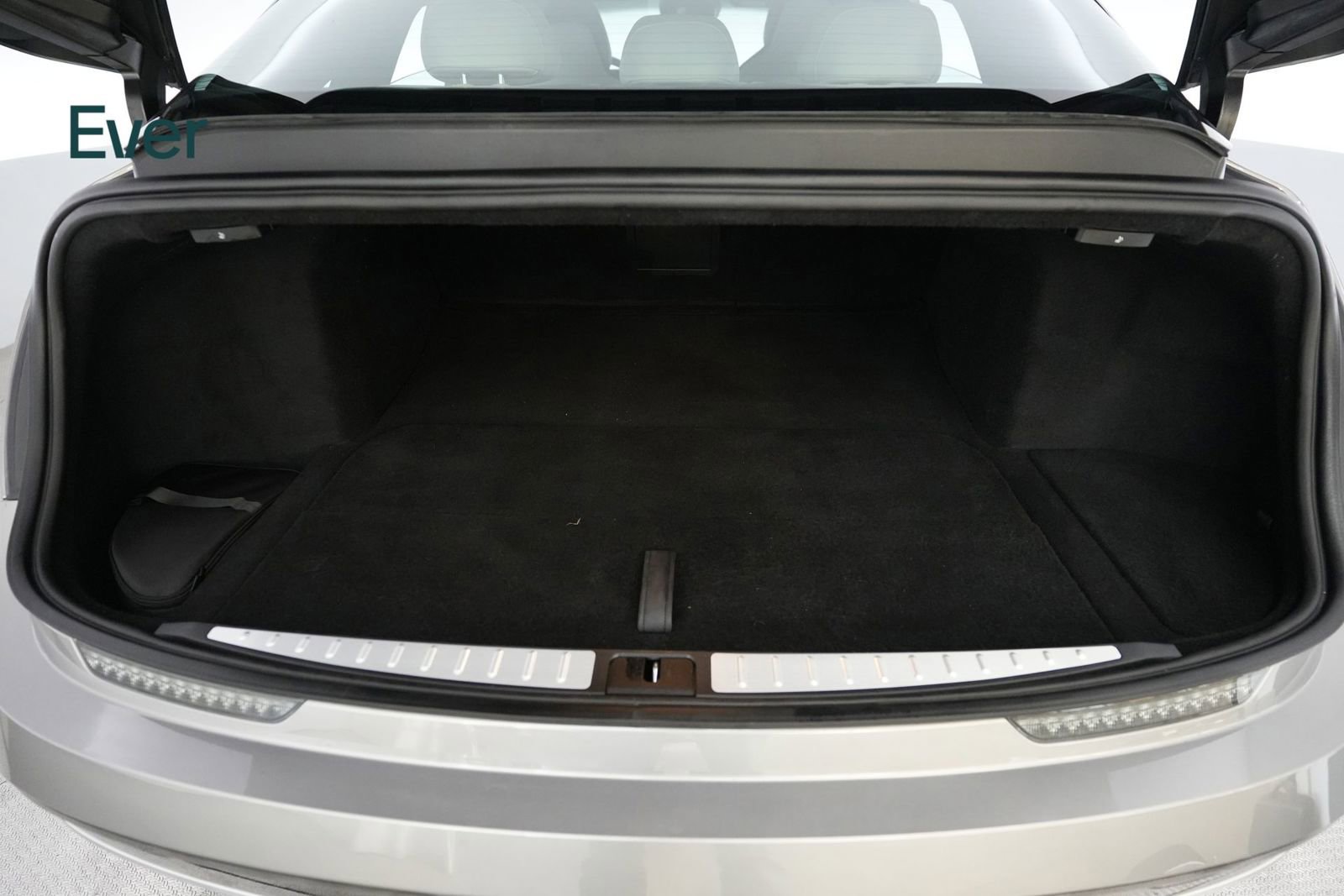 Used 2023 Lucid Air Grand Touring image 8