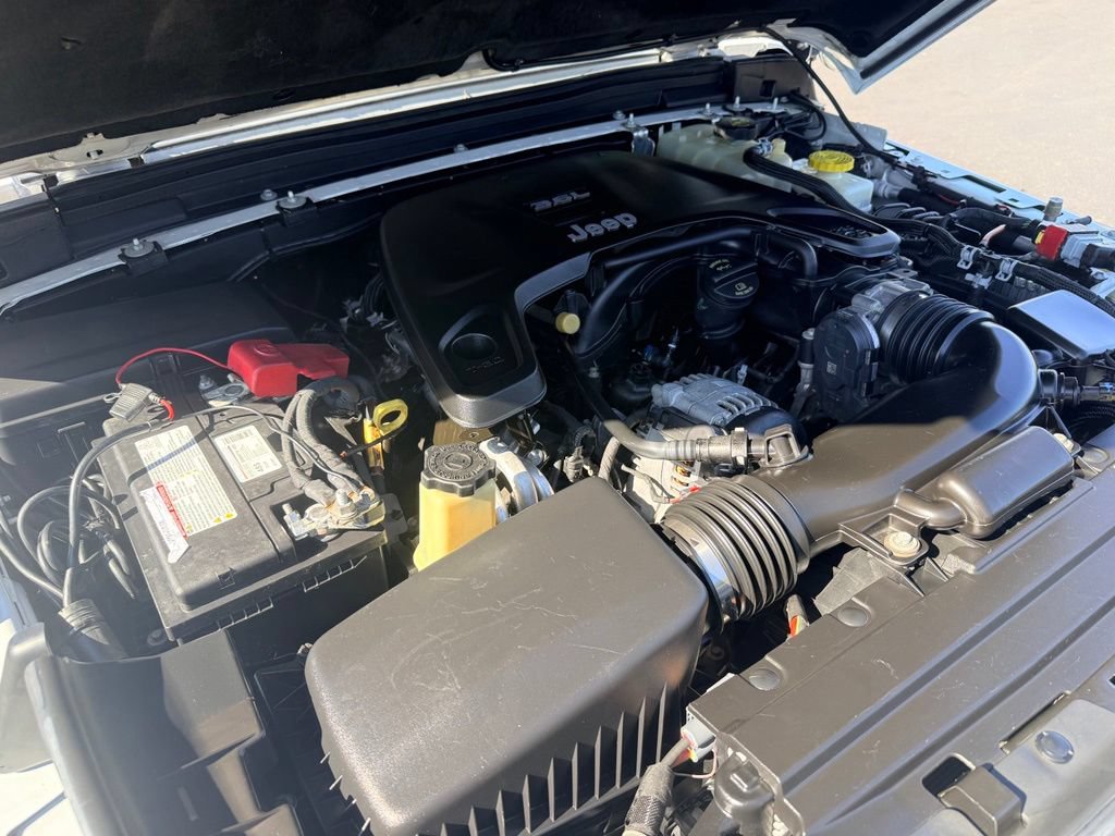 Used 2018 Jeep Wrangler Unlimited Sport AWD/4WD image 35