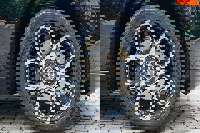 Used 2020 Rolls-Royce Cullinan Black Badge image 33