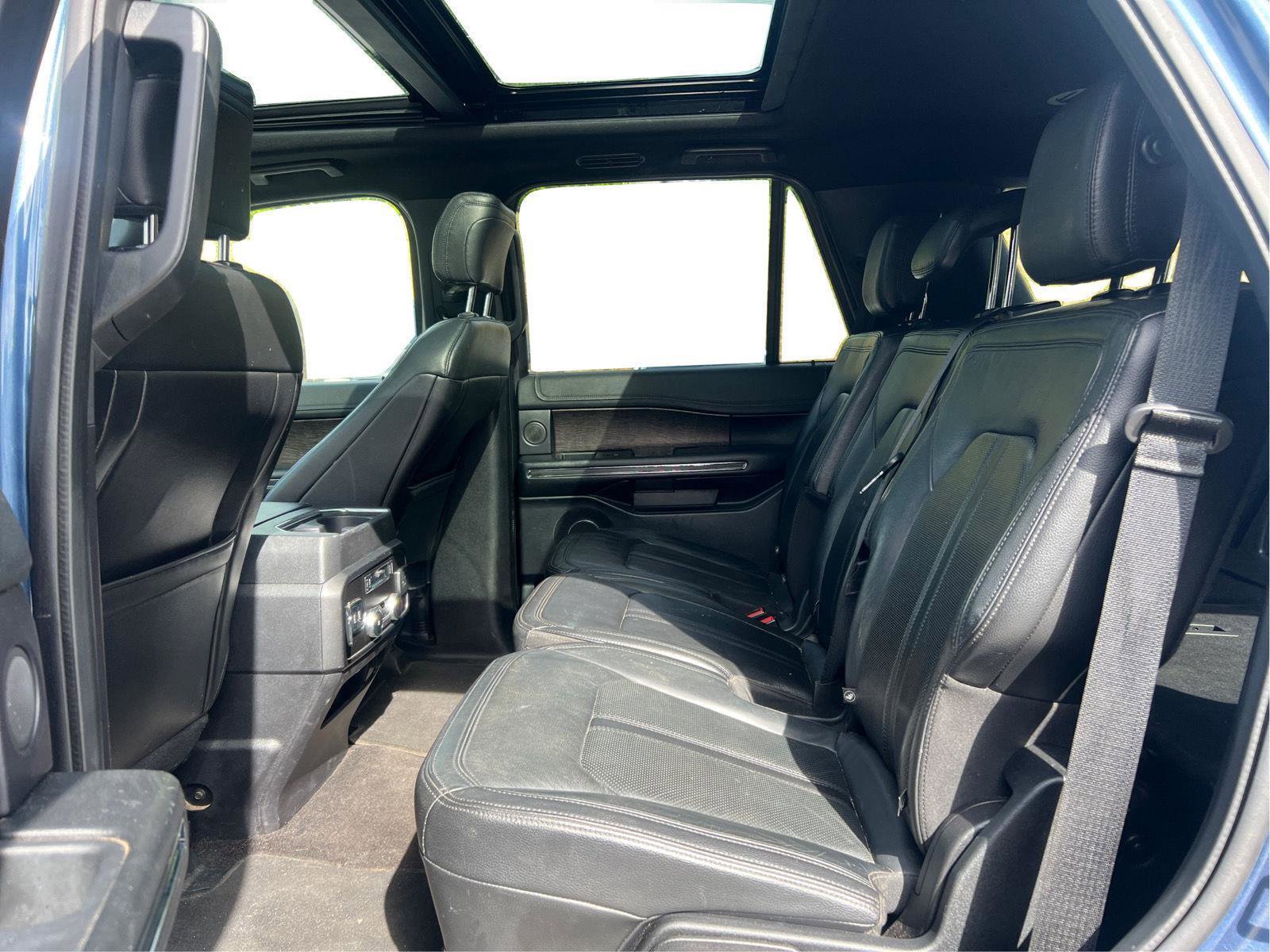 Used 2018 Ford Expedition Limited w/ Equipment Group 301A AWD/4WD image 8