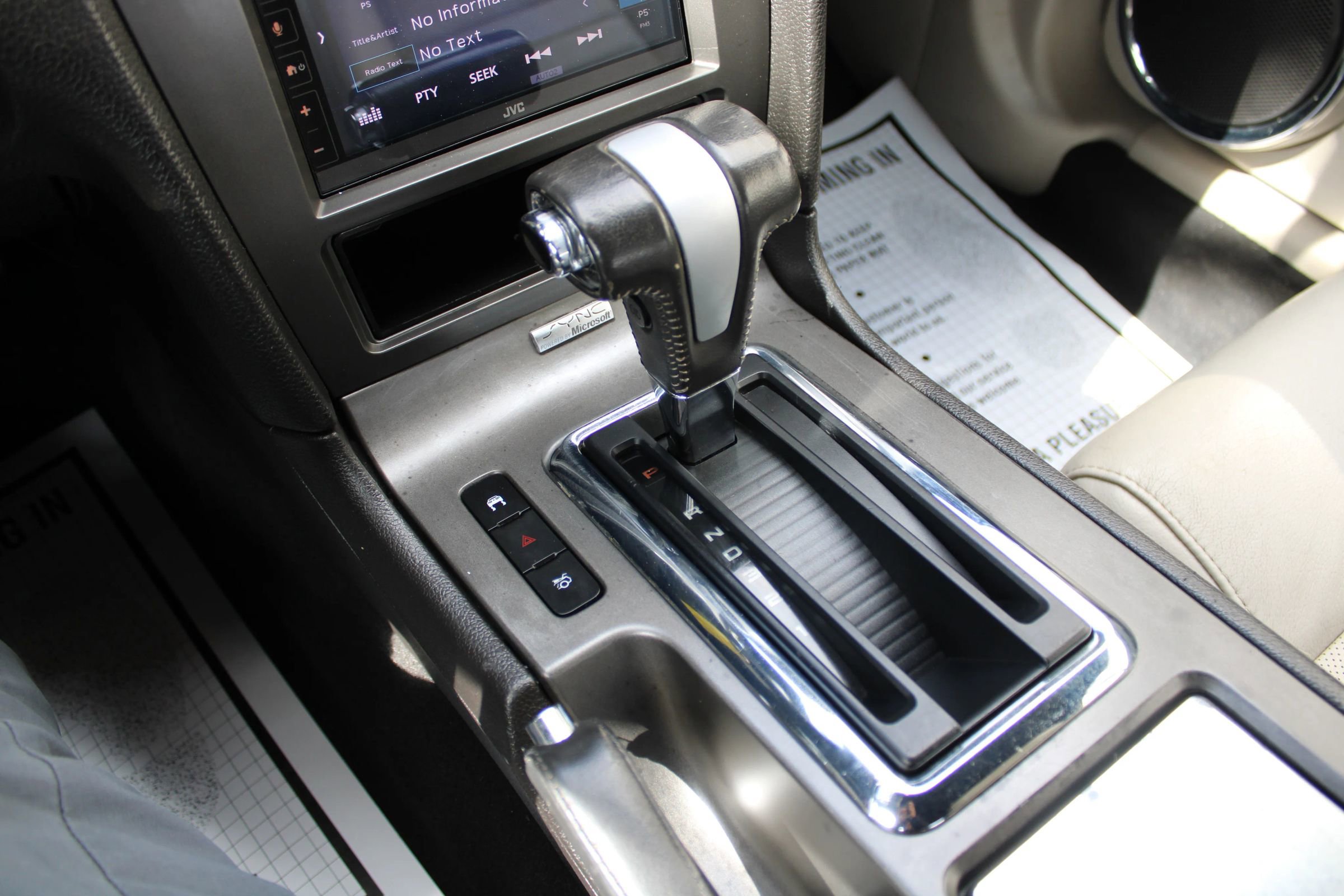 Used 2010 Ford Mustang Convertible image 11