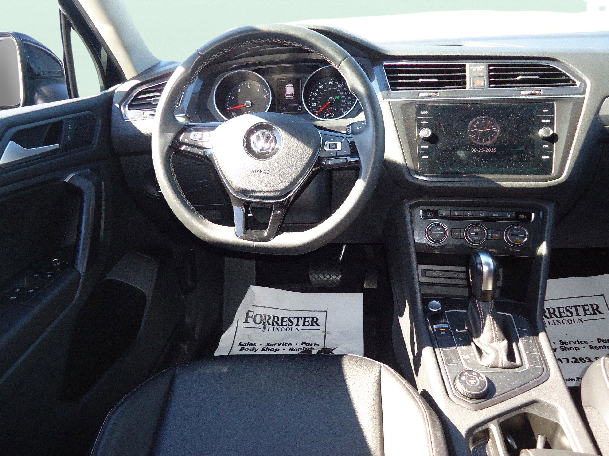 Used 2021 Volkswagen Tiguan SE image 11