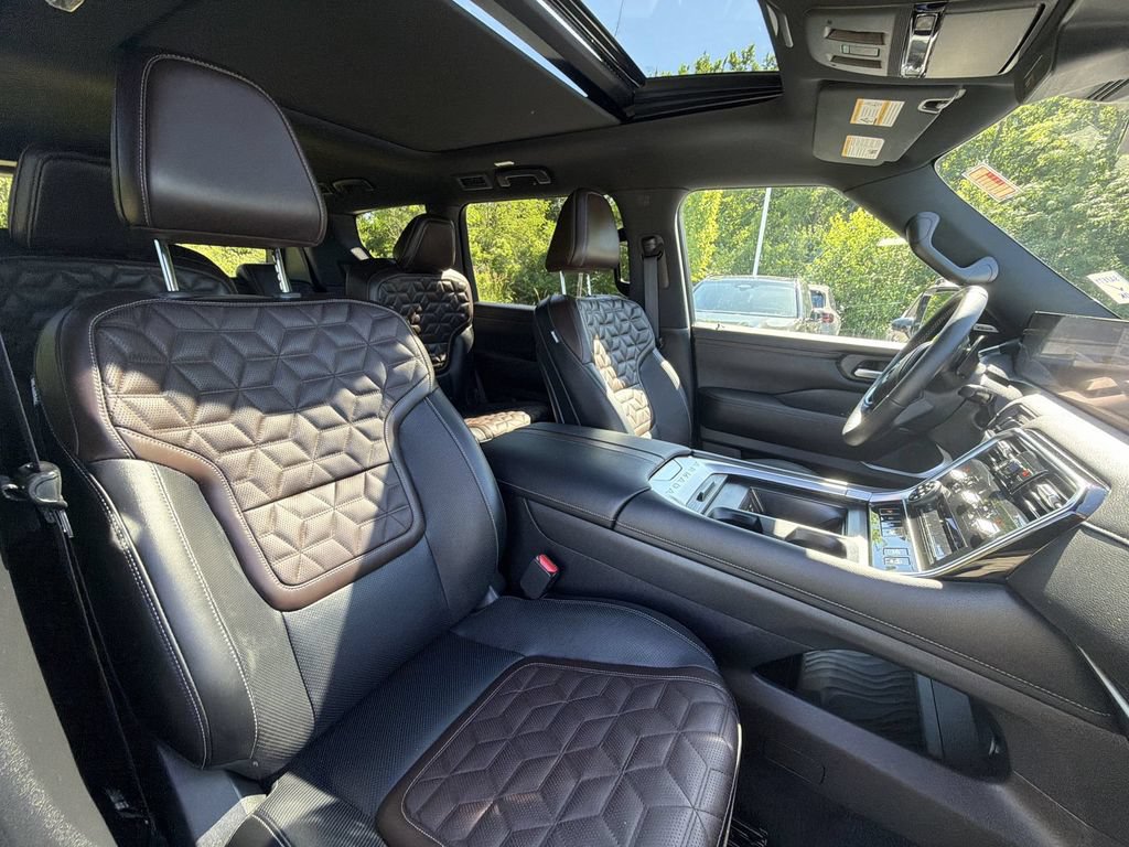 Certified 2025 Nissan Armada Platinum Reserve AWD/4WD image 27