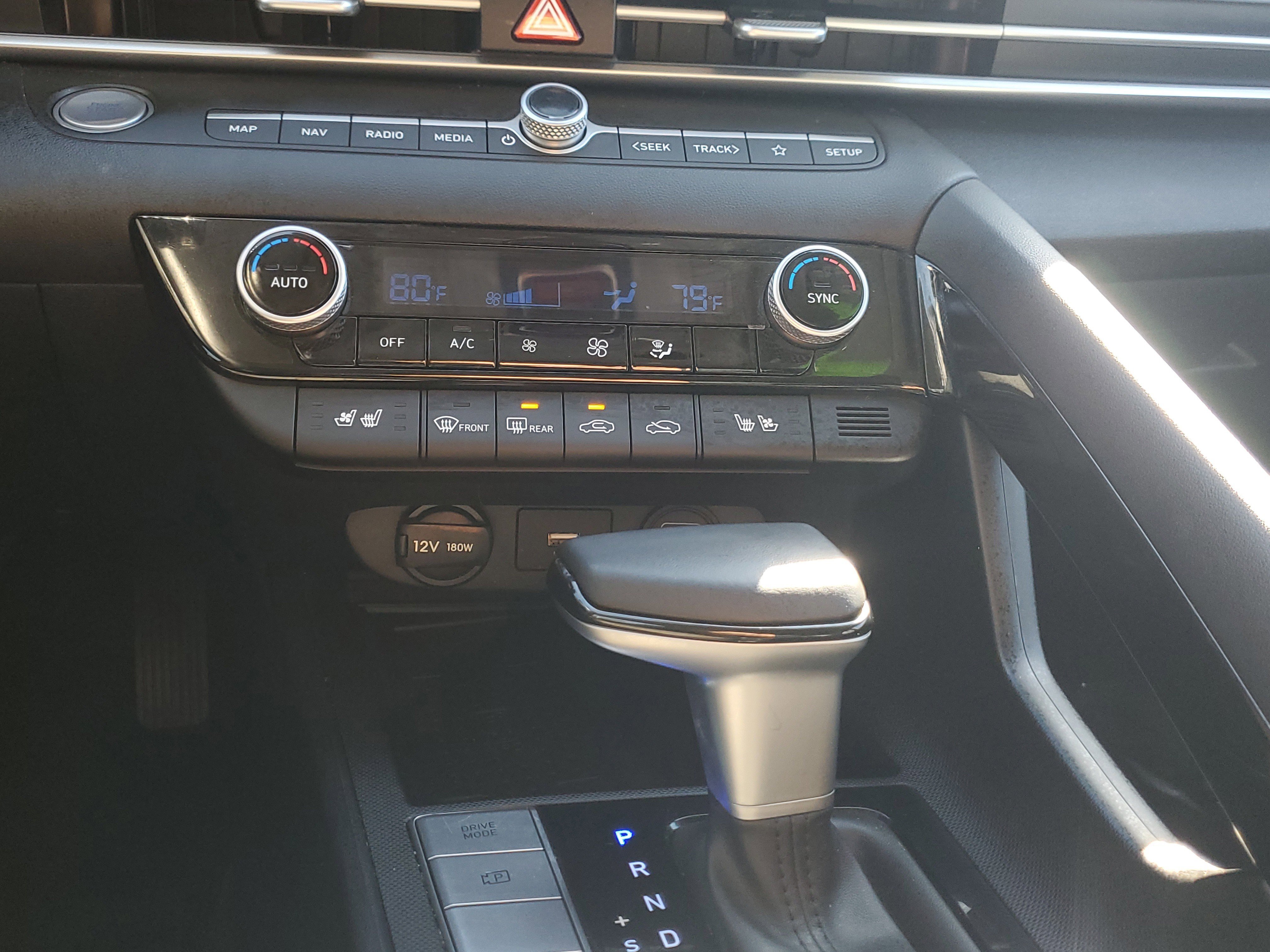 Used 2023 Hyundai Elantra Limited image 26