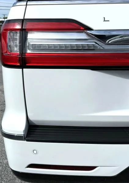 Used 2020 Lincoln Navigator L Reserve w/ Luxury Package RWD image 13