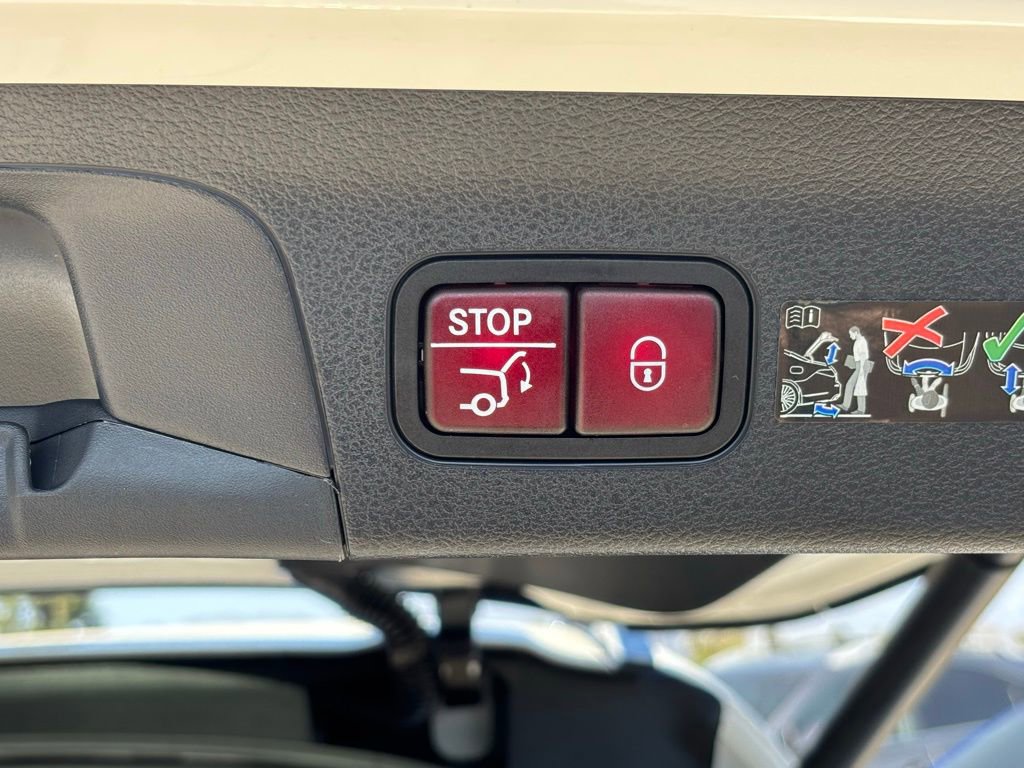 Used 2025 Mercedes-Benz GLS 450 4MATIC image 26