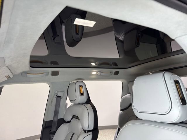 Used 2023 Rivian R1S Adventure AWD/4WD image 4