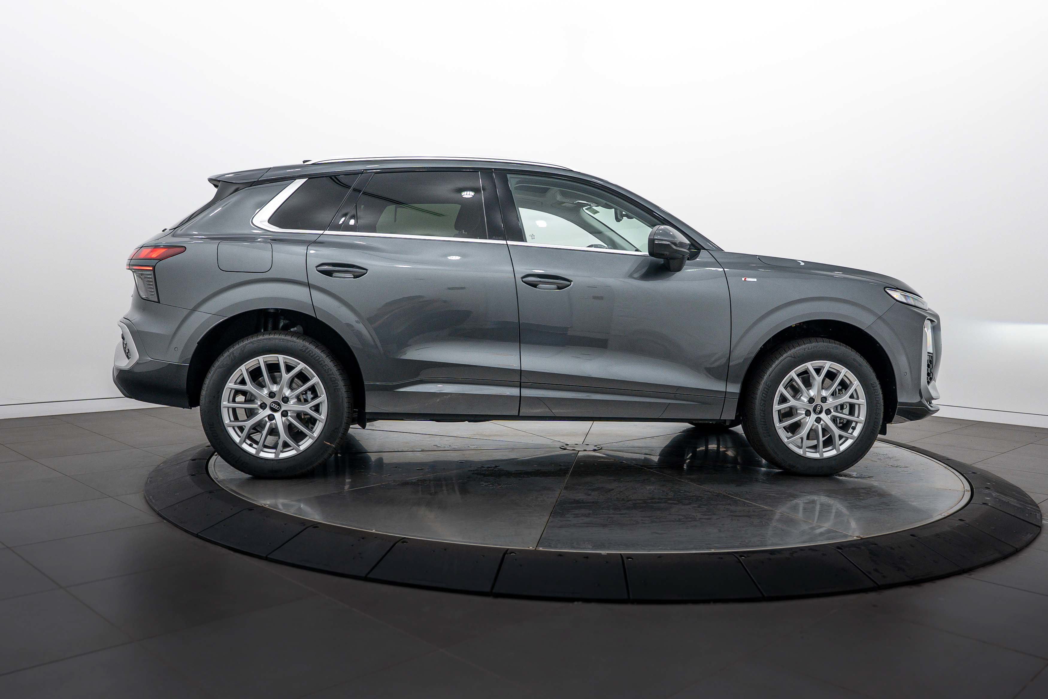 New 2026 Audi Q3 quattro 2.0T AWD/4WD image 3