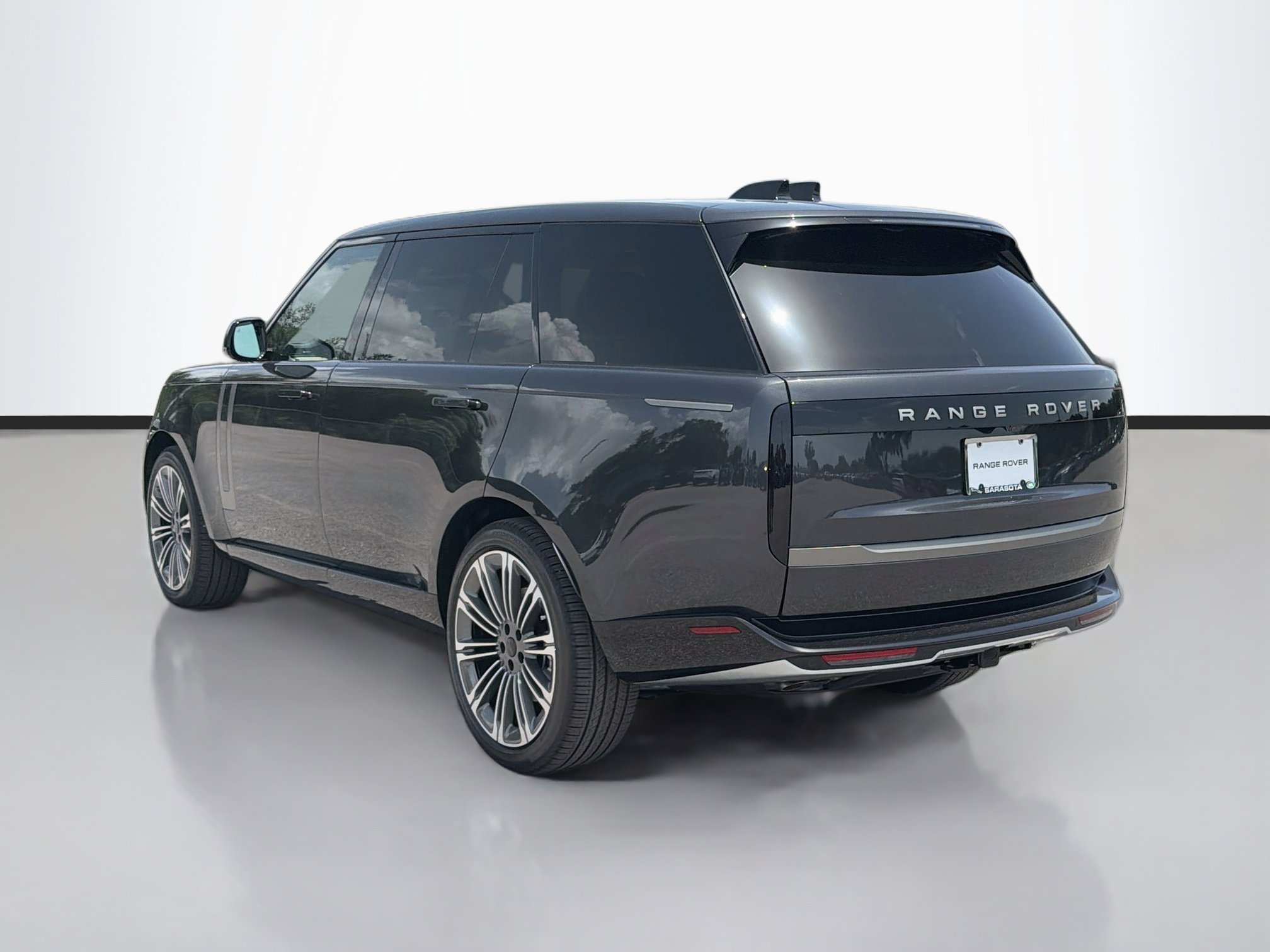 New 2026 Land Rover Range Rover Long Wheelbase SE AWD/4WD image 3