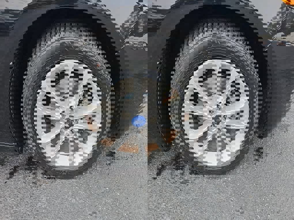 Used 2020 Ford Fusion SE image 12