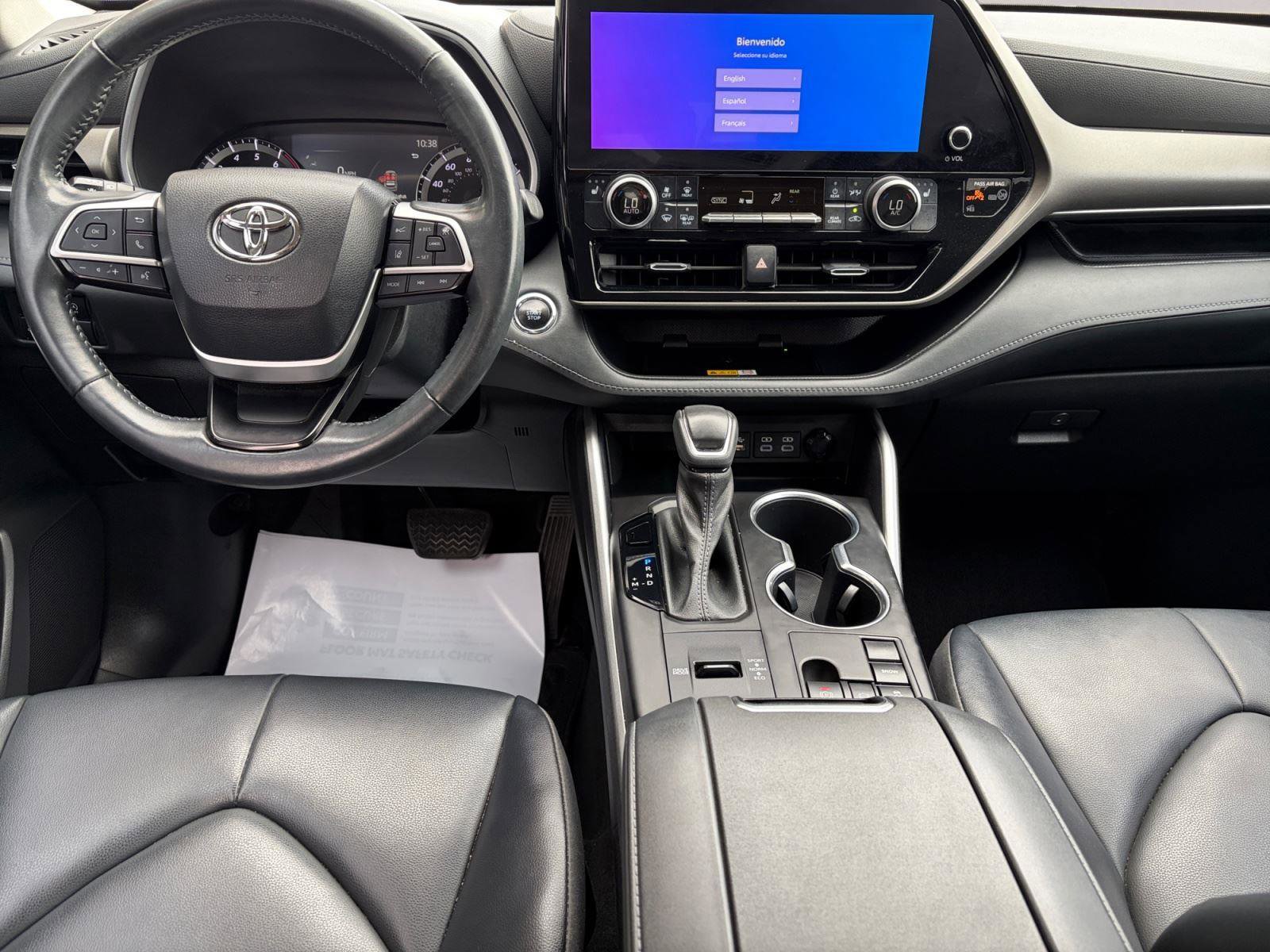 Used 2023 Toyota Highlander XLE image 11