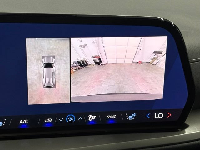 New 2027 Chevrolet Traverse LT w/ Driver Confidence Package FWD image 33
