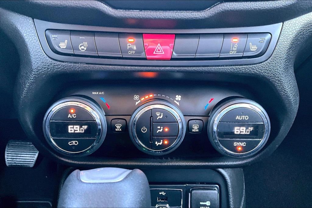 Used 2016 Jeep Renegade Latitude image 31