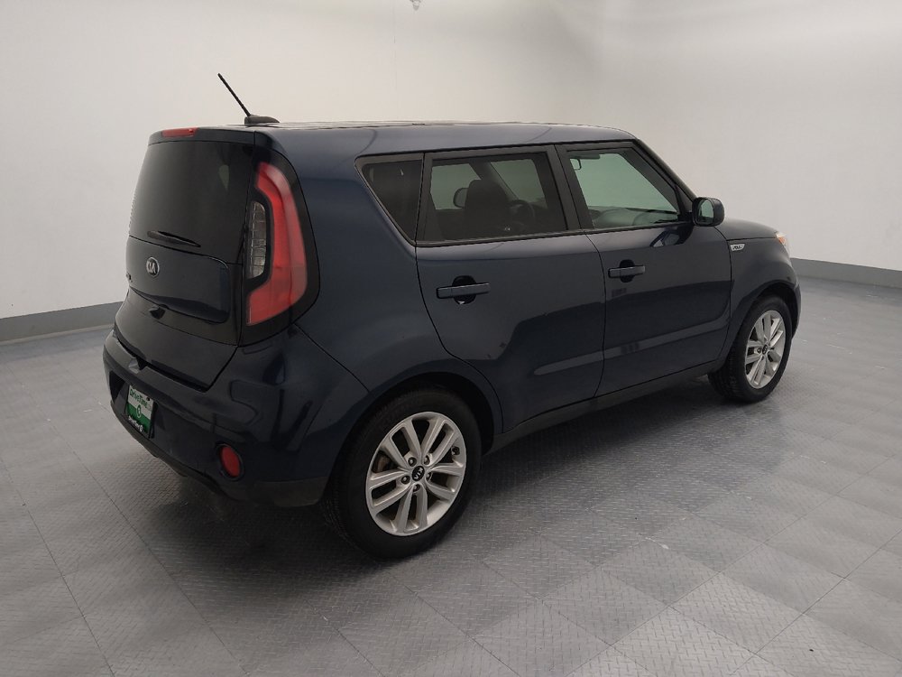 Used 2019 Kia Soul + image 10