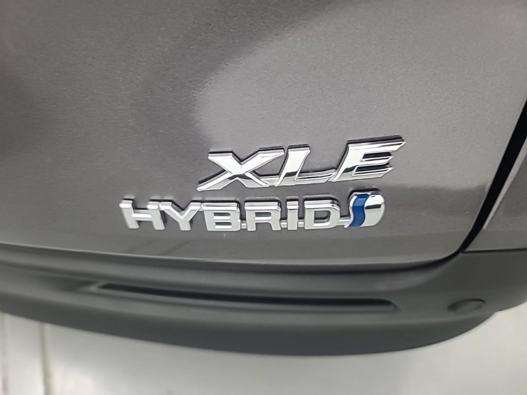 Used 2023 Toyota Sienna XLE AWD/4WD image 12