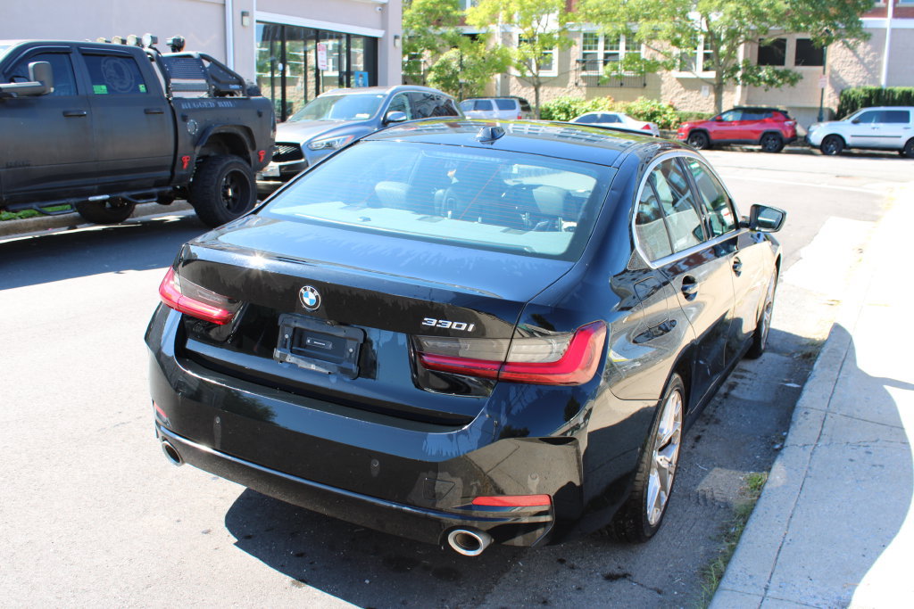 Used 2025 BMW 330i Sedan RWD image 5