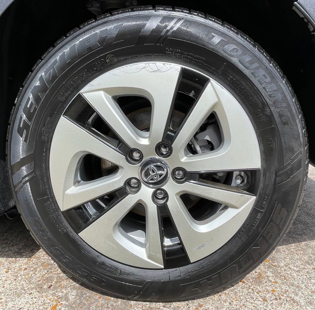 Used 2017 Toyota Prius Four FWD image 13