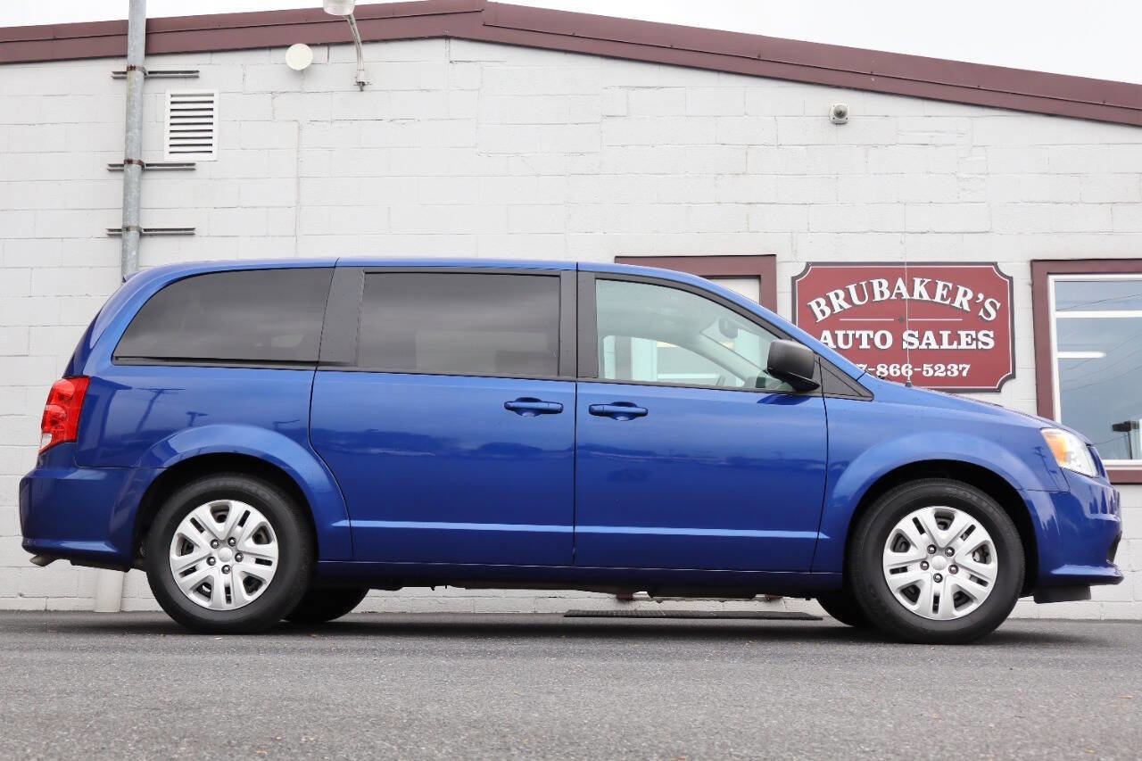 Used 2018 Dodge Grand Caravan SE w/ UConnect Hands-Free Group
