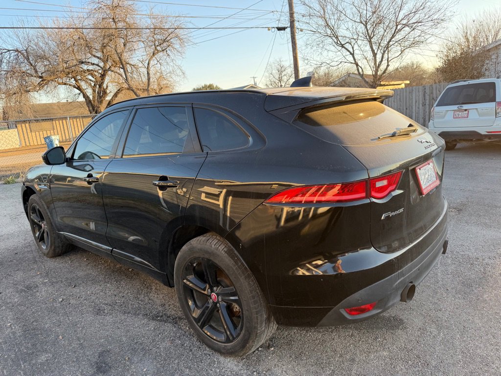 Used 2017 Jaguar F-PACE R-Sport image 10