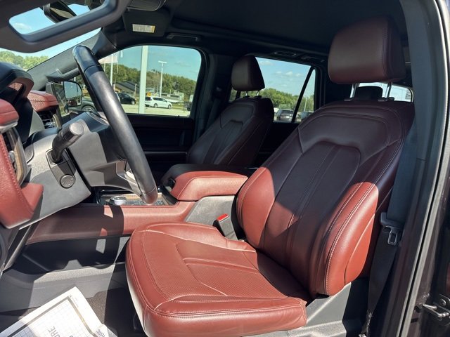 Used 2022 Ford Expedition Limited image 11