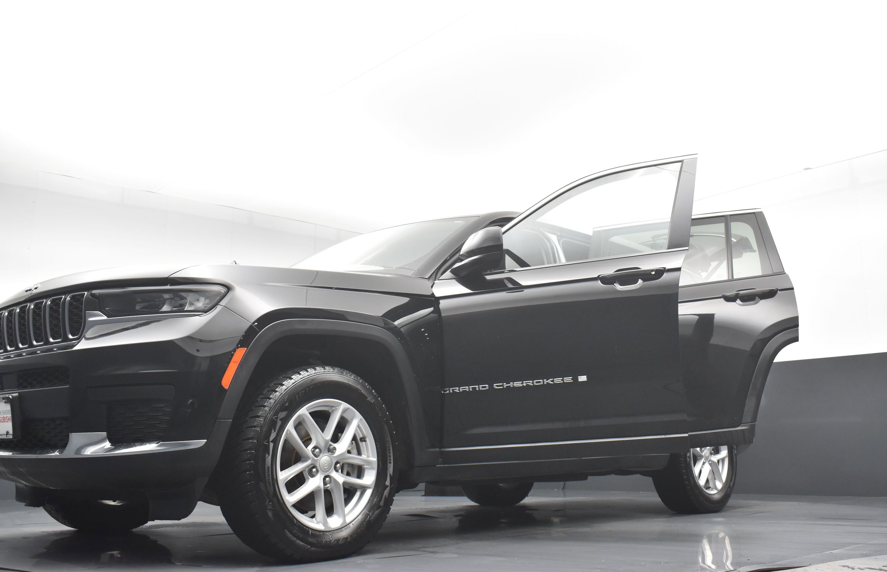 Used 2022 Jeep Grand Cherokee L Laredo w/ Luxury Tech Group I image 35