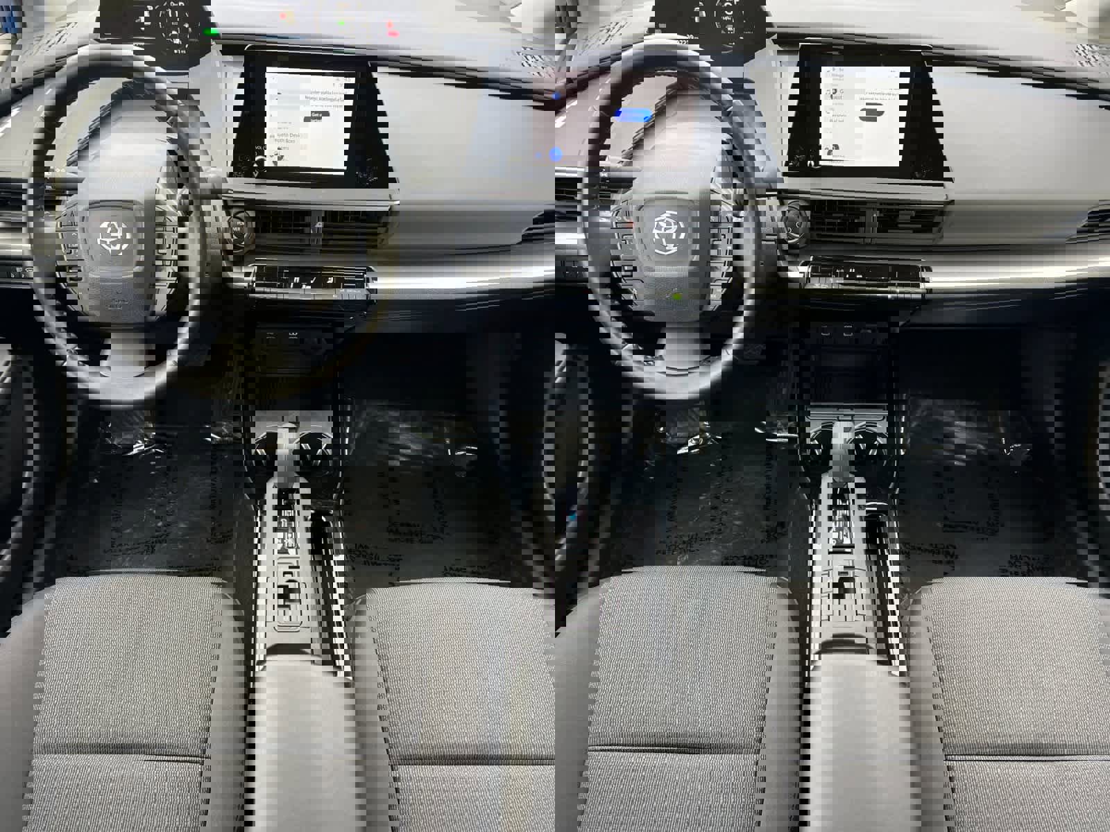 Used 2024 Toyota Prius LE image 3