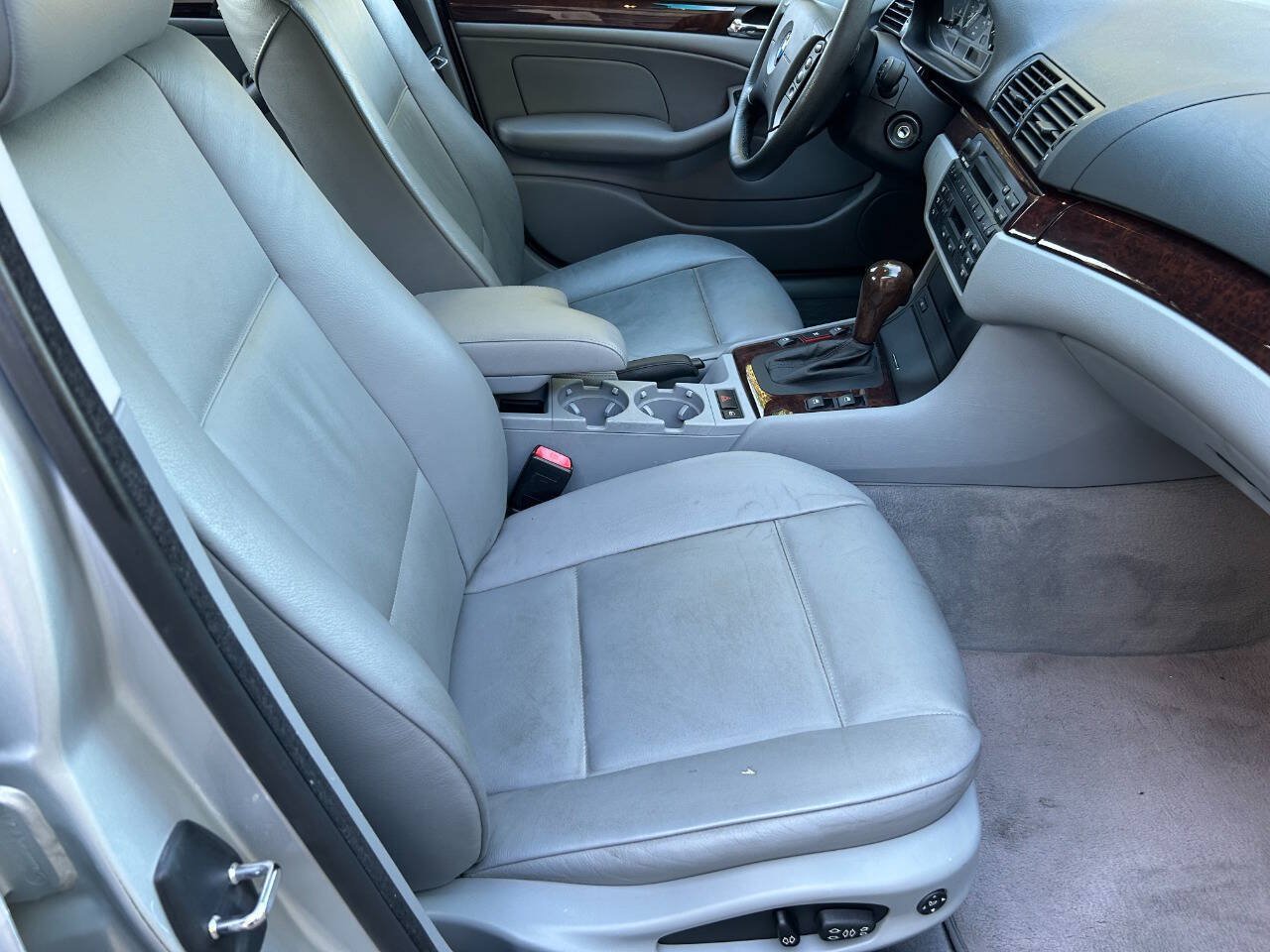 Used 2005 BMW 325i Sedan RWD image 29