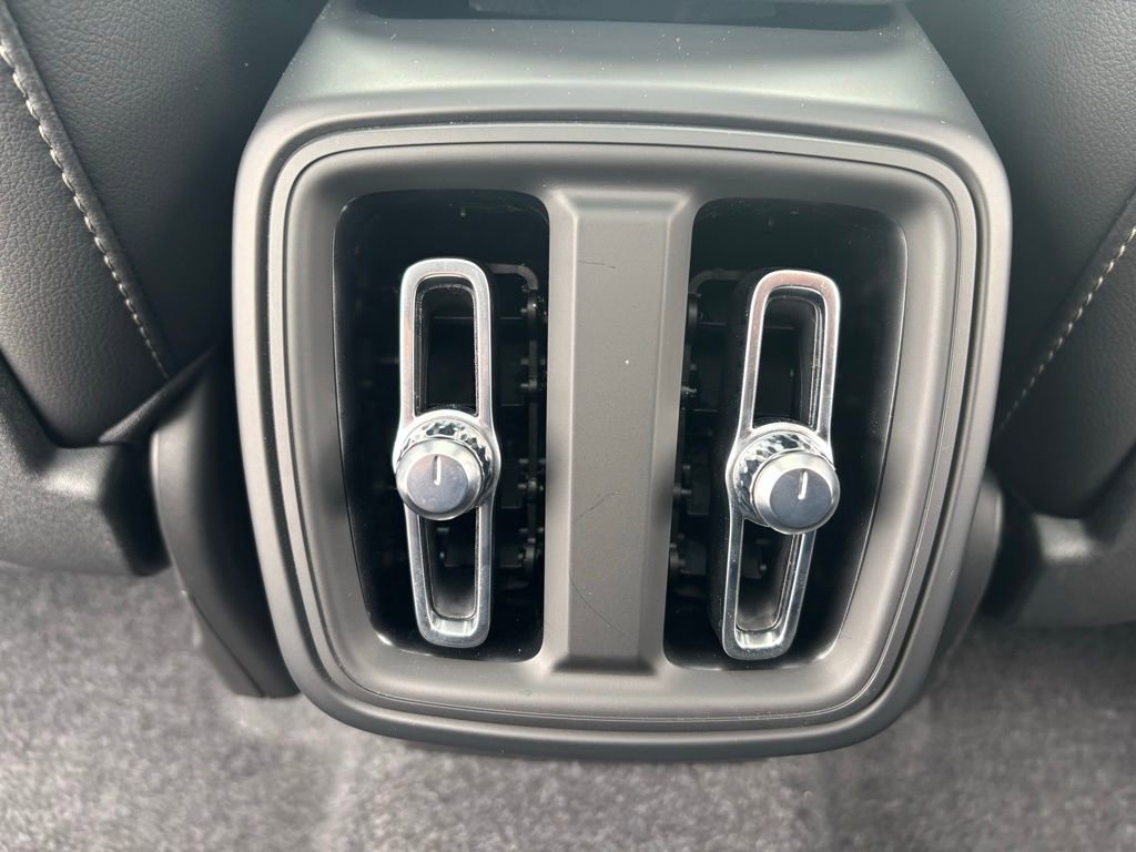 Certified 2026 Volvo XC40 B5 Plus w/ Protection Package Premier image 23