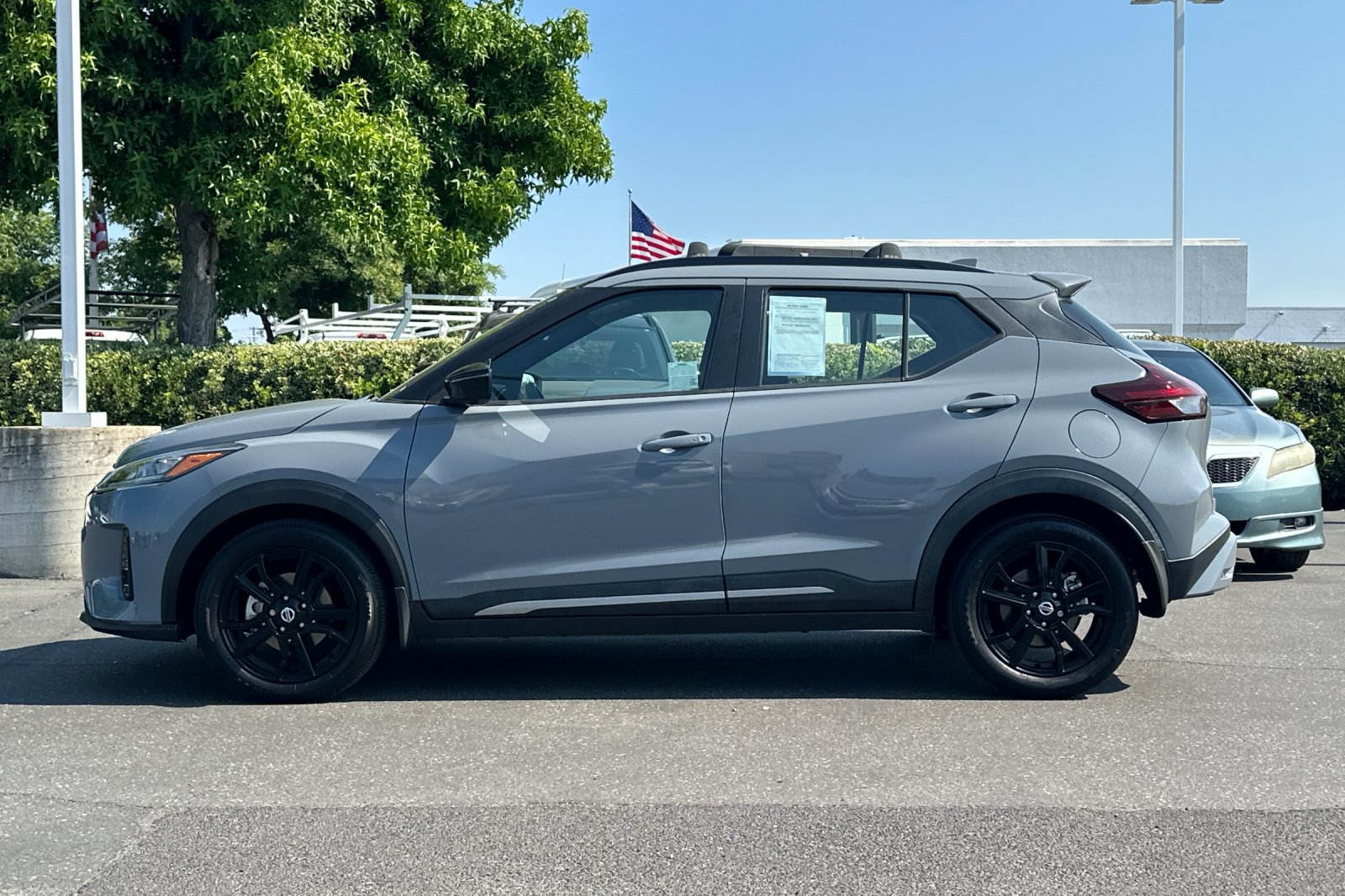 Used 2021 Nissan Kicks SR w/ Interior Electronics Package FWD image 7